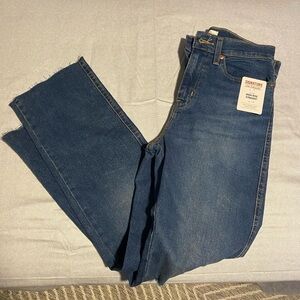 NWT Signature Levi Strauss high-rise straight jeans.